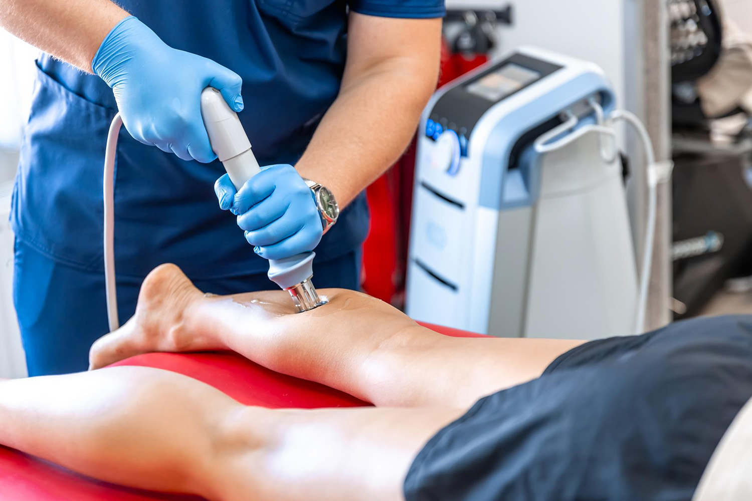 Shockwave Therapy vs Physiotherapy: Which Works Better for Pain Relief?